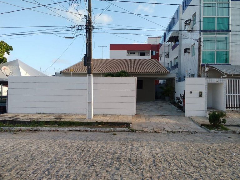 Sensacional Casa com Piscina no Bessa